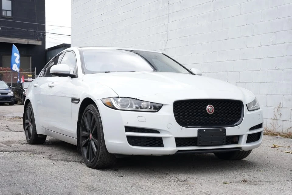 2017 Jaguar XE - Image 2 of 14
