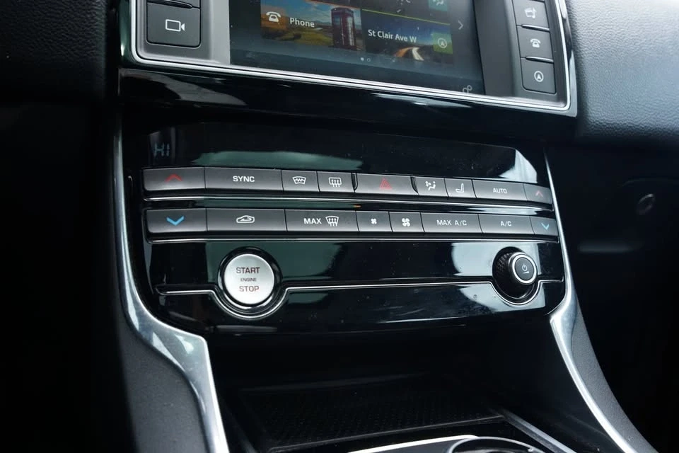 2017 Jaguar XE - Image 11 of 14