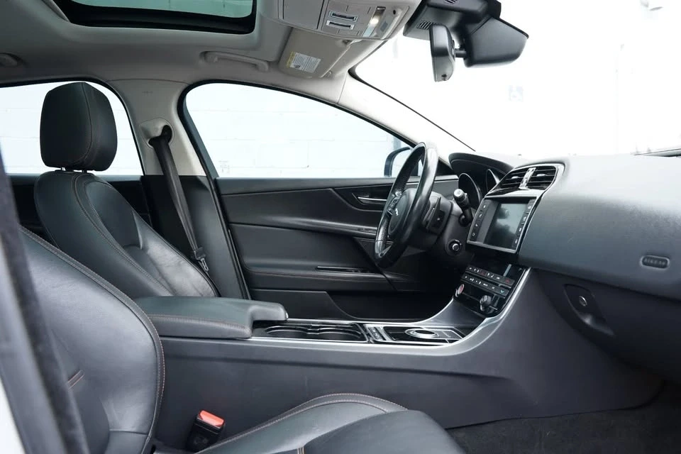 2017 Jaguar XE - Image 8 of 14