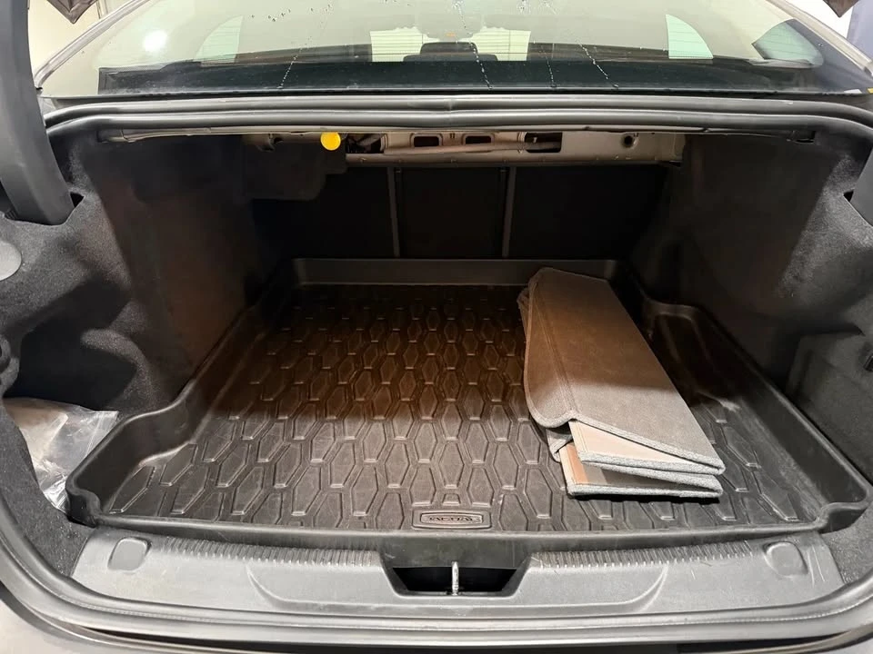 2017 Jaguar XE - Image 14 of 16