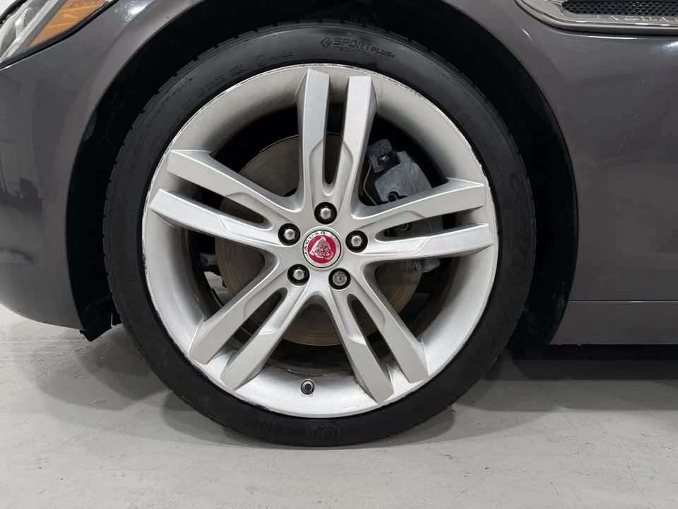 2017 Jaguar XE - Image 16 of 16