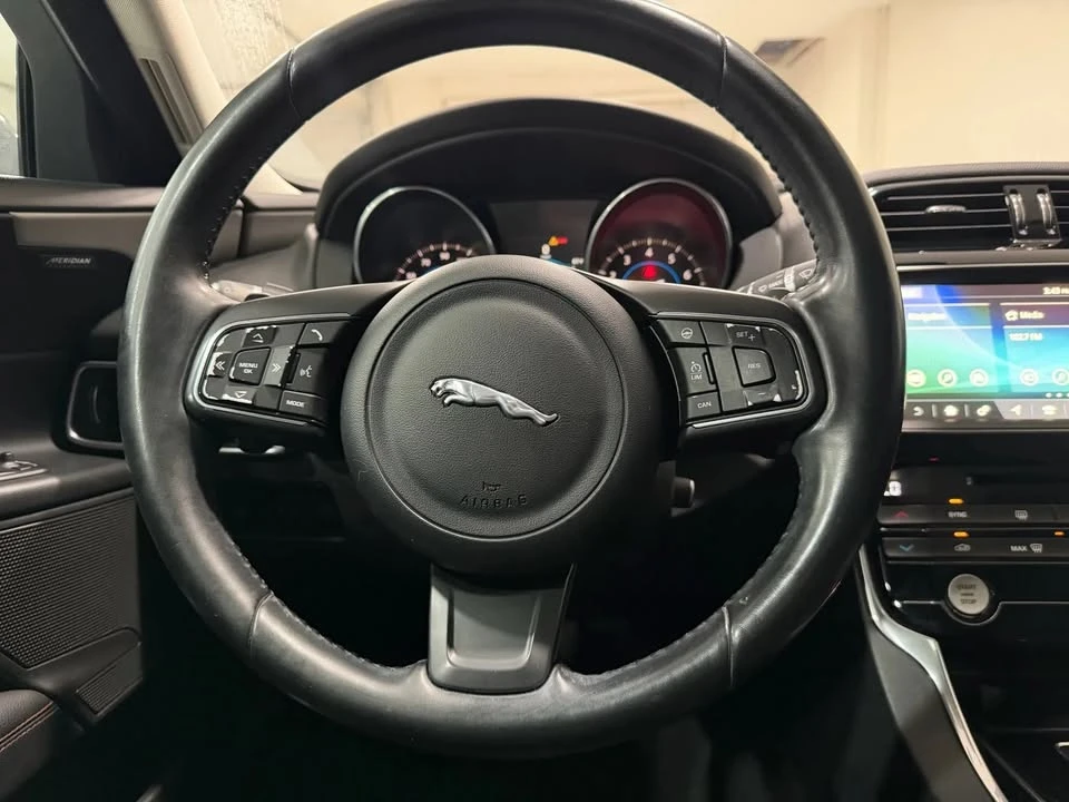 2017 Jaguar XE - Image 10 of 16