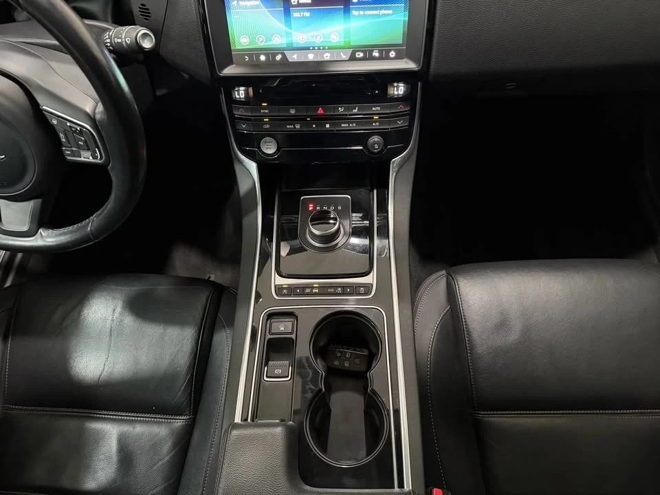 2017 Jaguar XE - Image 13 of 16