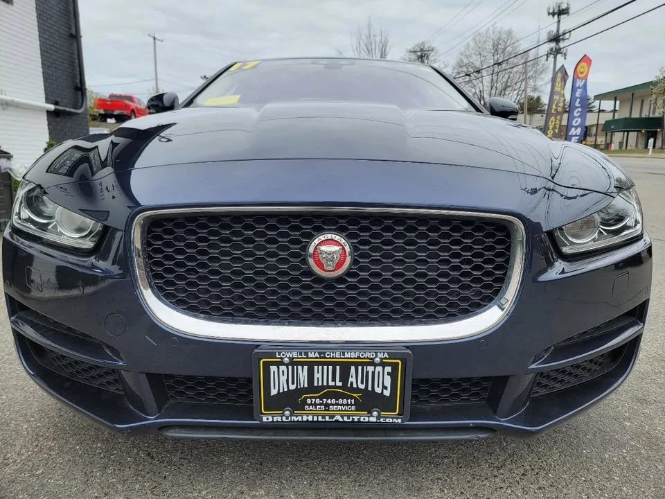 2017 Jaguar XE - Image 9 of 16