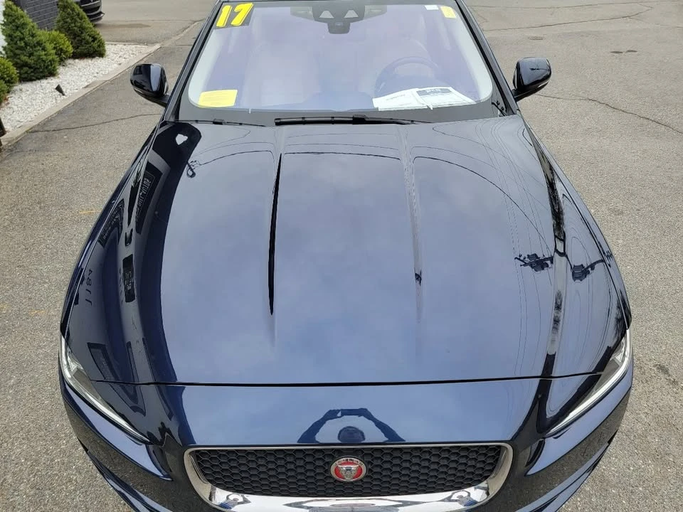 2017 Jaguar XE - Image 10 of 16