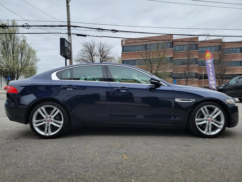 2017 Jaguar XE - Image 7 of 16