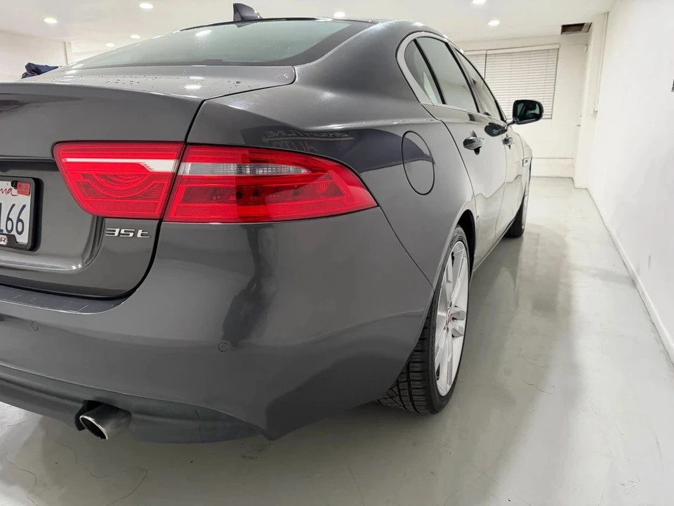2017 Jaguar XE - Image 5 of 16