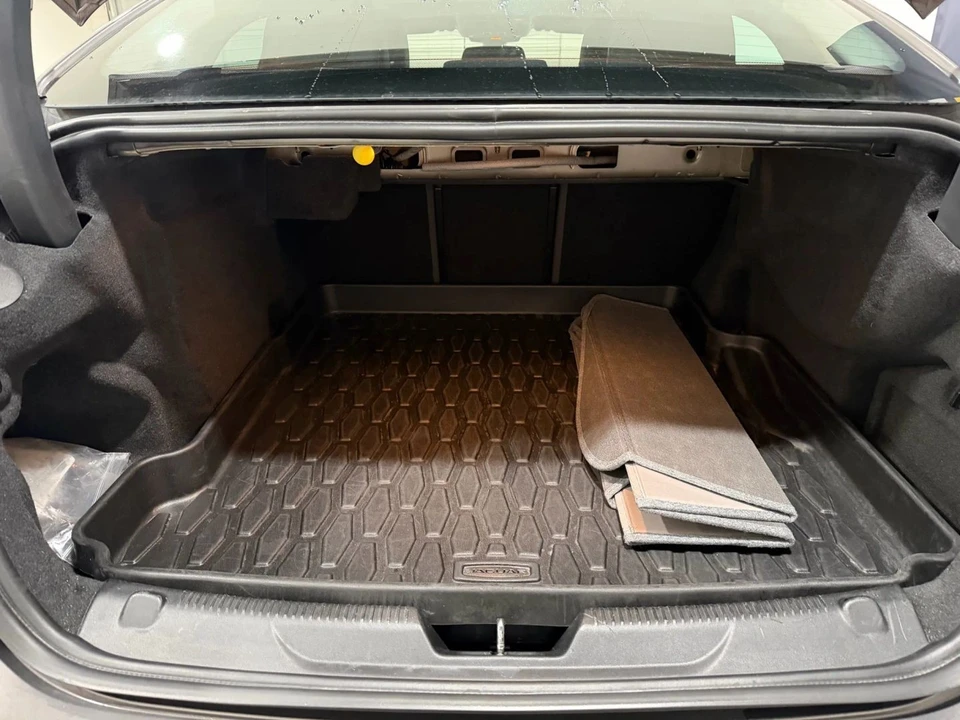 2017 Jaguar XE - Image 14 of 16