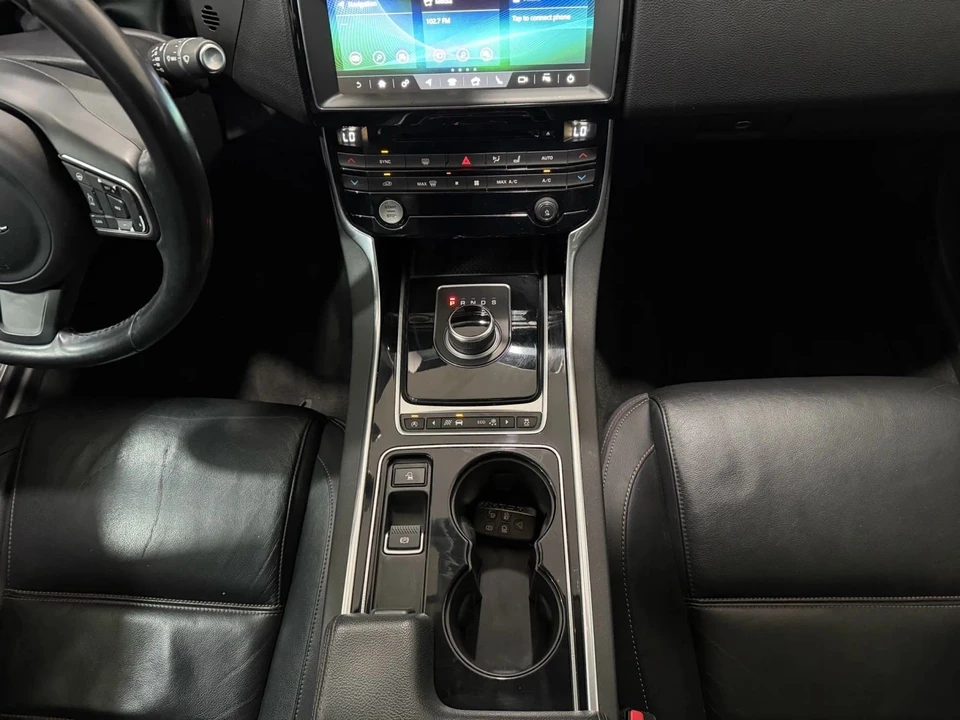 2017 Jaguar XE - Image 13 of 16