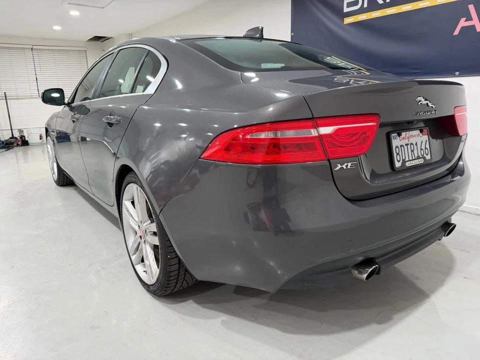 2017 Jaguar XE - Image 3 of 16