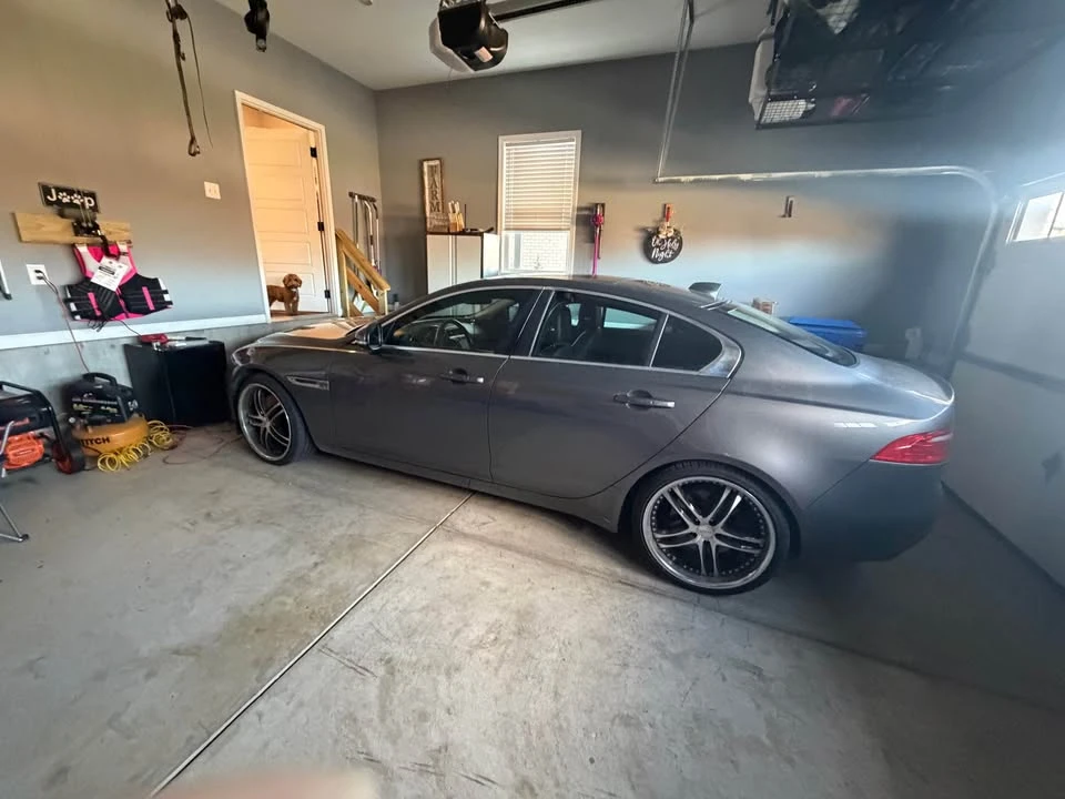 2017 Jaguar XE - Image 9 of 12