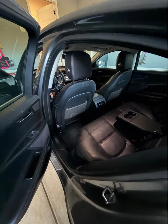 2017 Jaguar XE - Image 5 of 12