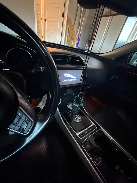 2017 Jaguar XE - Image 6 of 12