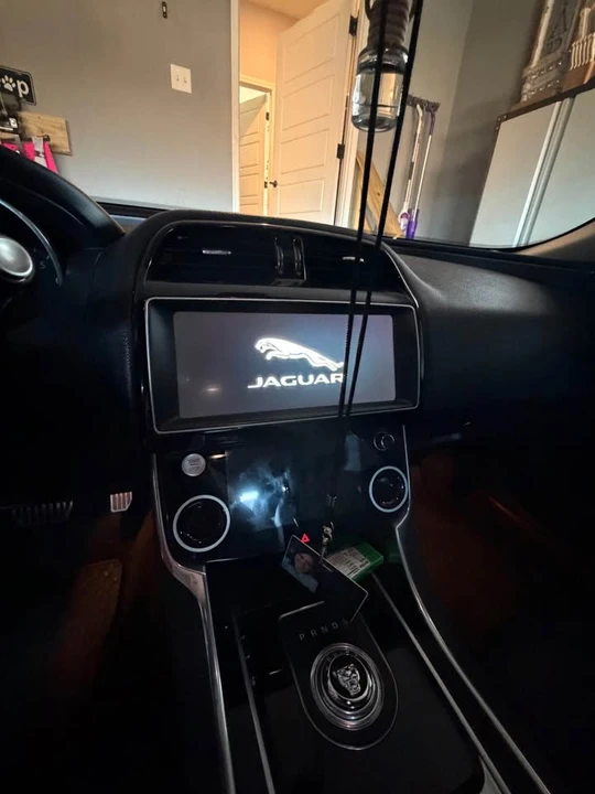 2017 Jaguar XE - Image 2 of 12