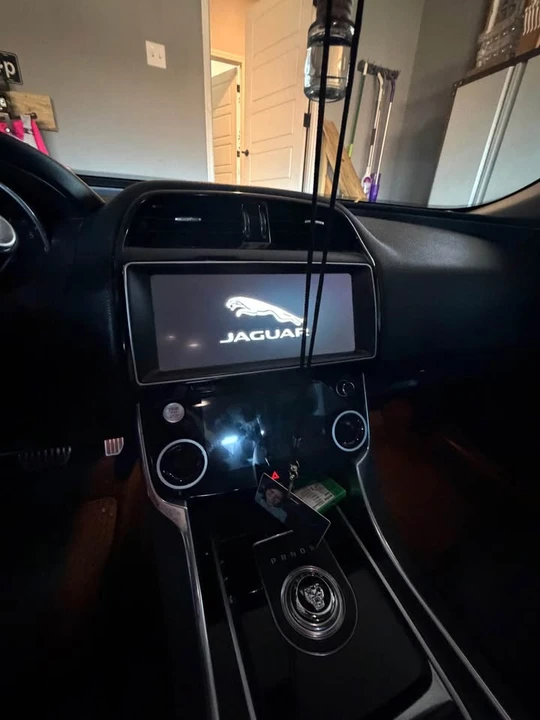 2017 Jaguar XE - Image 3 of 12