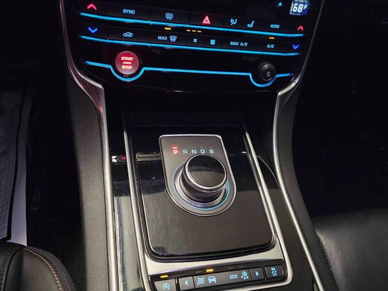 2017 Jaguar XE - Image 15 of 19