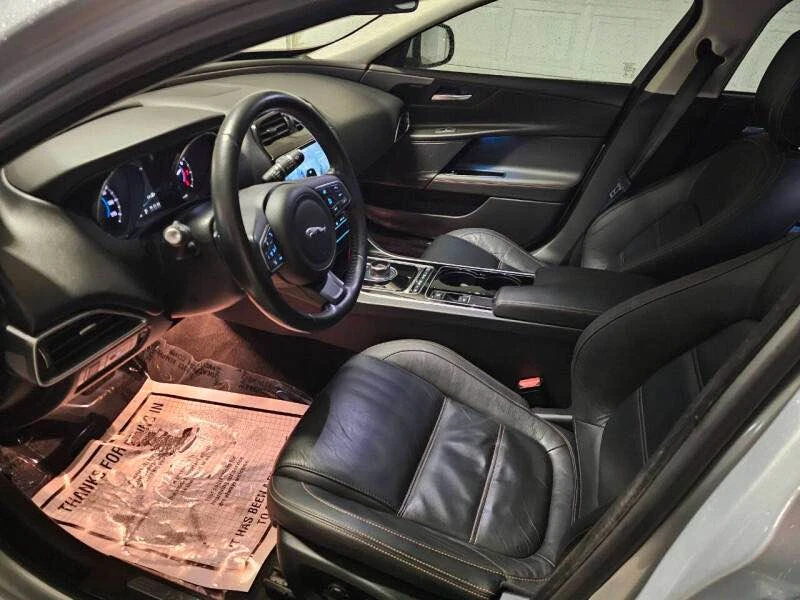 2017 Jaguar XE - Image 17 of 19