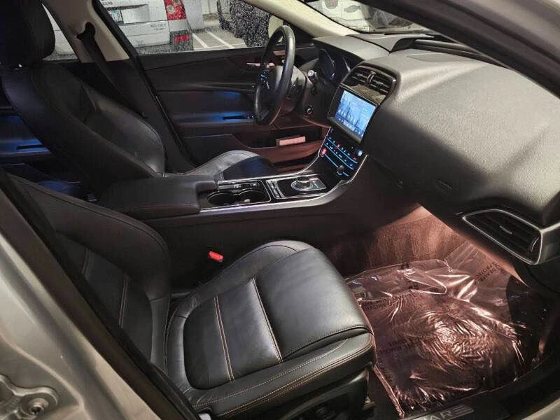 2017 Jaguar XE - Image 19 of 19