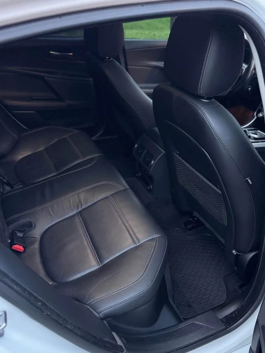2017 Jaguar XE - Image 15 of 19