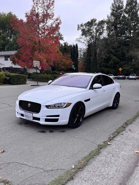 2017 Jaguar XE - Image 9 of 19
