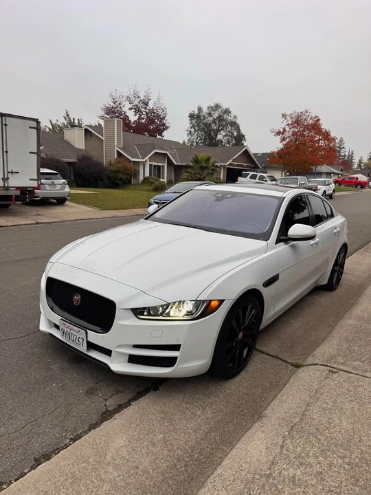 2017 Jaguar XE - Image 2 of 19