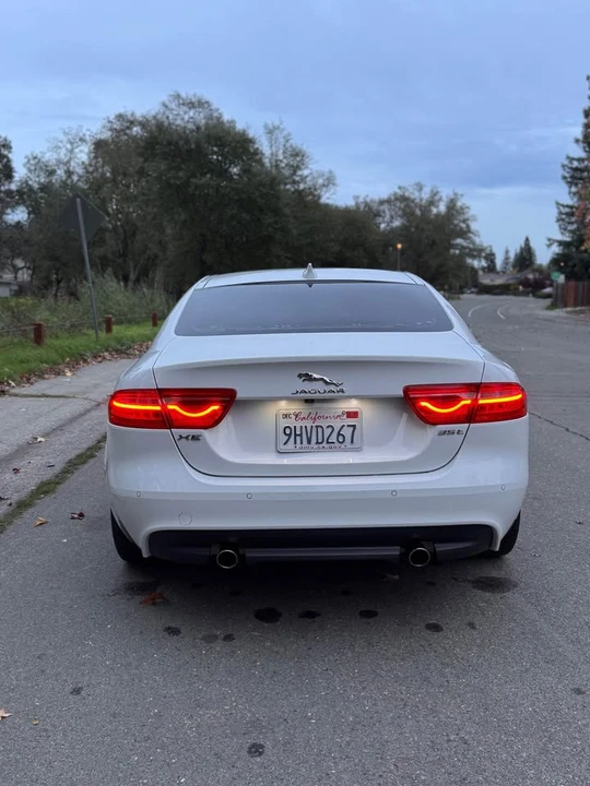 2017 Jaguar XE - Image 4 of 19