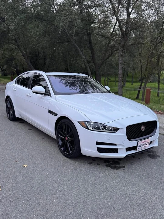 2017 Jaguar XE - Image 6 of 19