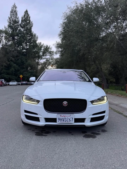 2017 Jaguar XE - Image 3 of 19