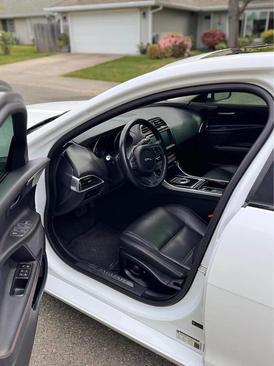 2017 Jaguar XE - Image 9 of 13