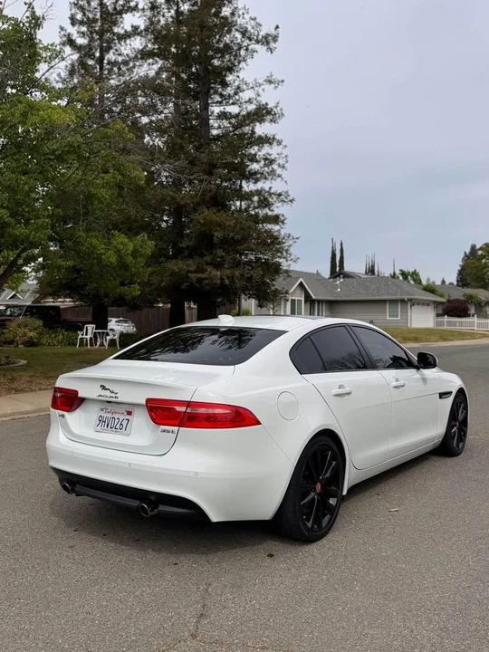 2017 Jaguar XE - Image 4 of 13