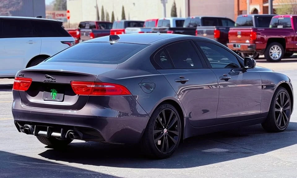 2017 Jaguar XE - Image 4 of 8