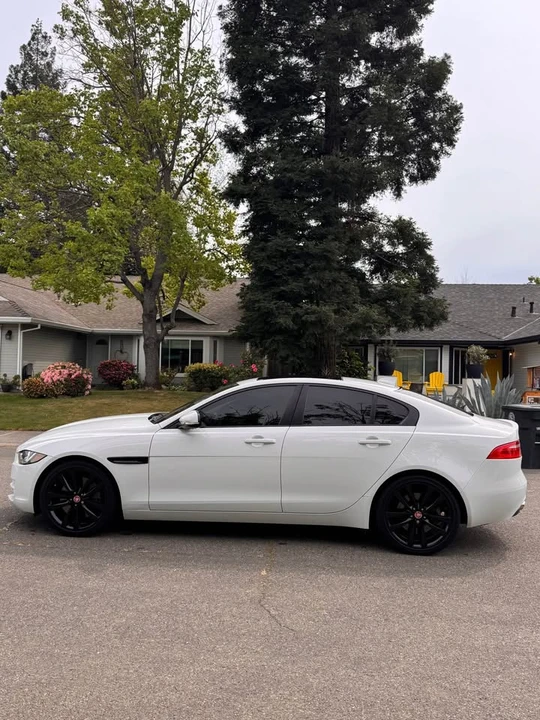 2017 Jaguar XE - Image 7 of 13