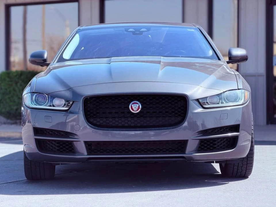 2017 Jaguar XE - Image 3 of 8
