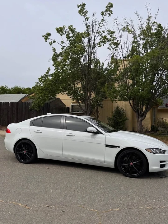 2017 Jaguar XE - Image 3 of 13
