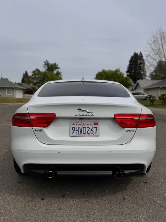 2017 Jaguar XE - Image 5 of 13