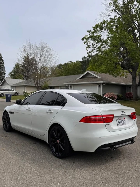 2017 Jaguar XE - Image 6 of 13