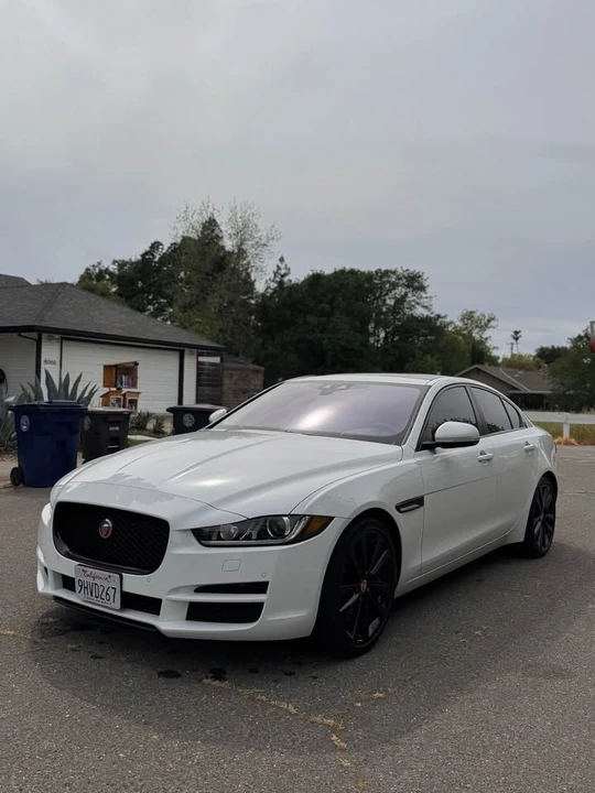 2017 Jaguar XE - Image 8 of 13