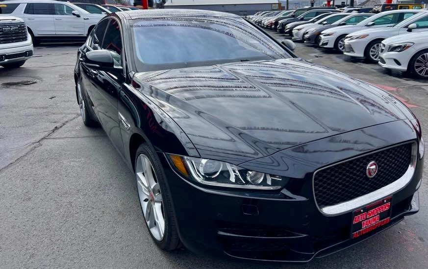 2017 Jaguar XE - Image 7 of 14