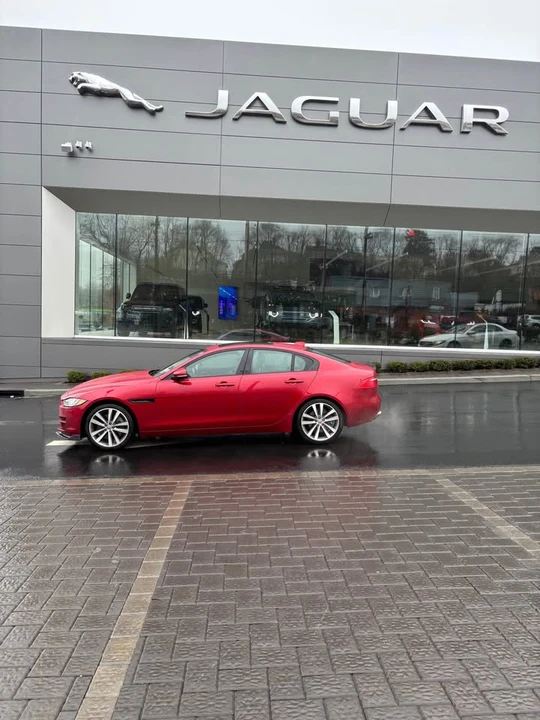 2017 Jaguar XE - Image 4 of 4
