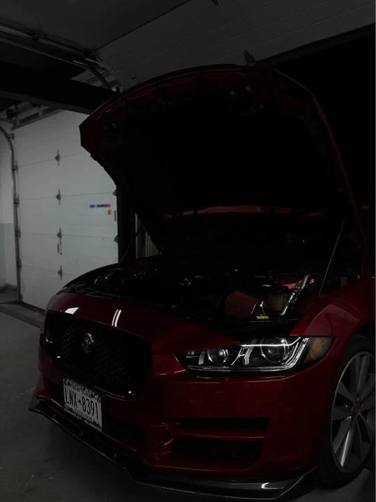2017 Jaguar XE - Image 3 of 4