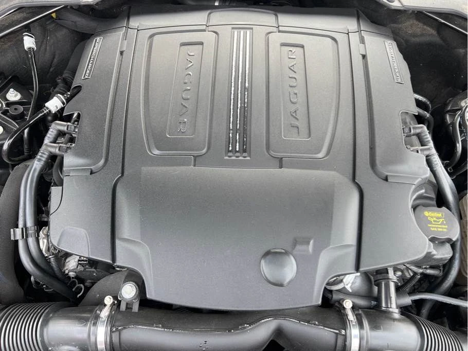 2017 Jaguar XE - Image 13 of 14