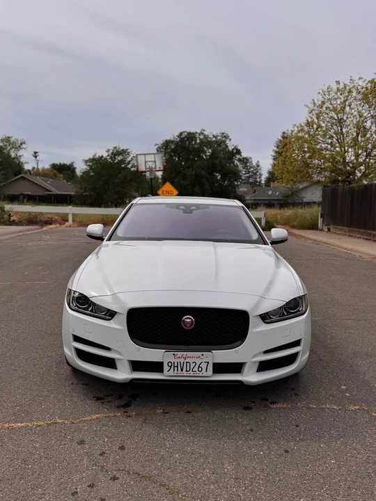 2017 Jaguar XE - Image 2 of 13