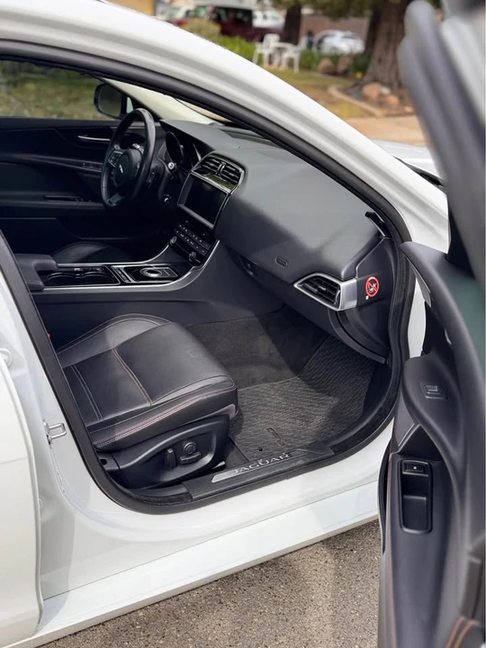 2017 Jaguar XE - Image 11 of 13