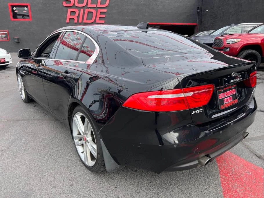 2017 Jaguar XE - Image 4 of 14