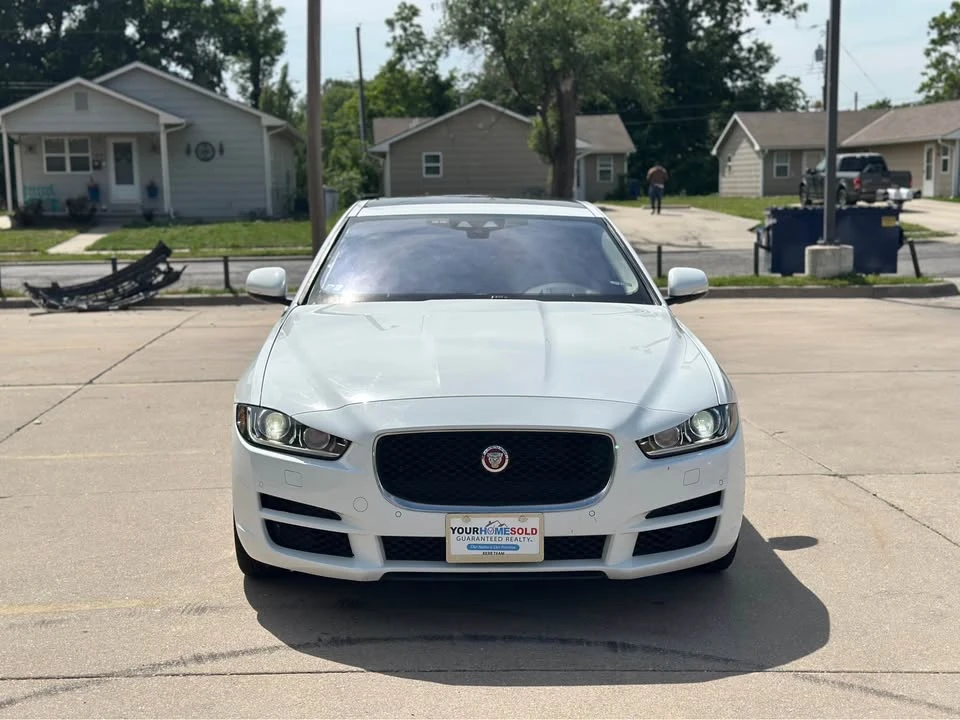 2017 Jaguar XE - Image 2 of 18