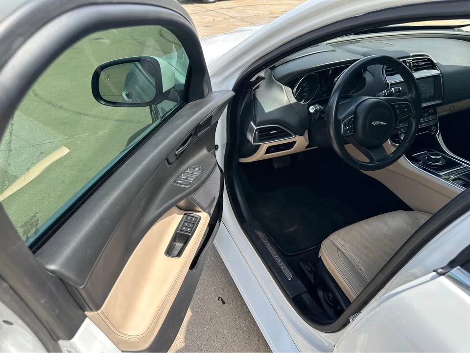 2017 Jaguar XE - Image 11 of 18