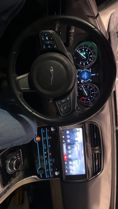 2017 Jaguar XE - Image 18 of 18