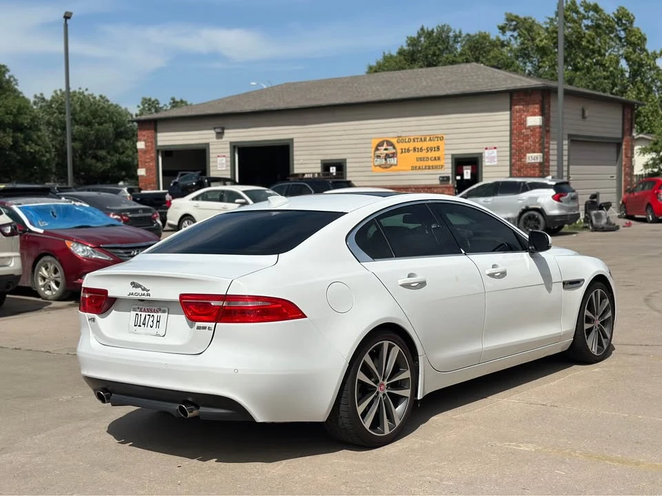 2017 Jaguar XE - Image 5 of 18