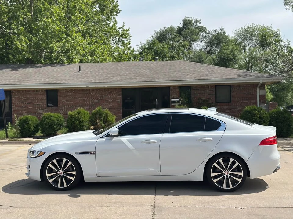 2017 Jaguar XE - Image 8 of 18