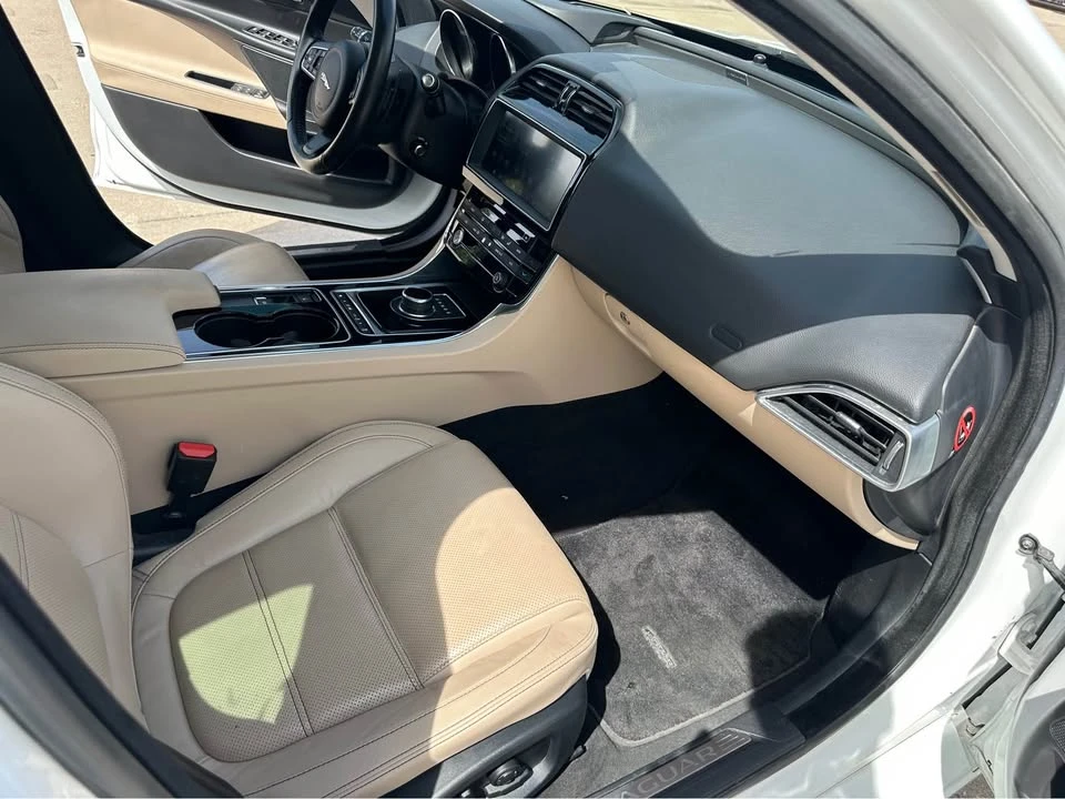 2017 Jaguar XE - Image 10 of 18